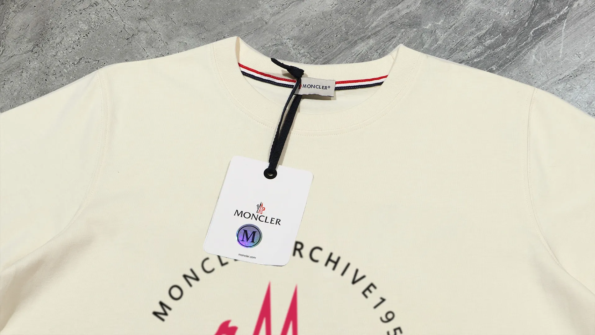 【 In Stock】 〖 𝐌𝐎𝐍𝐂𝐋𝐄𝐑~ 〗 440g ， 😎 ， ， Factory 2025 T ， ， Premium LOGO， Same Style ：Black White Size：S M L XL 2XL